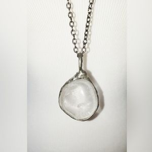 WHITE QUARTZ STONE NECKLACE